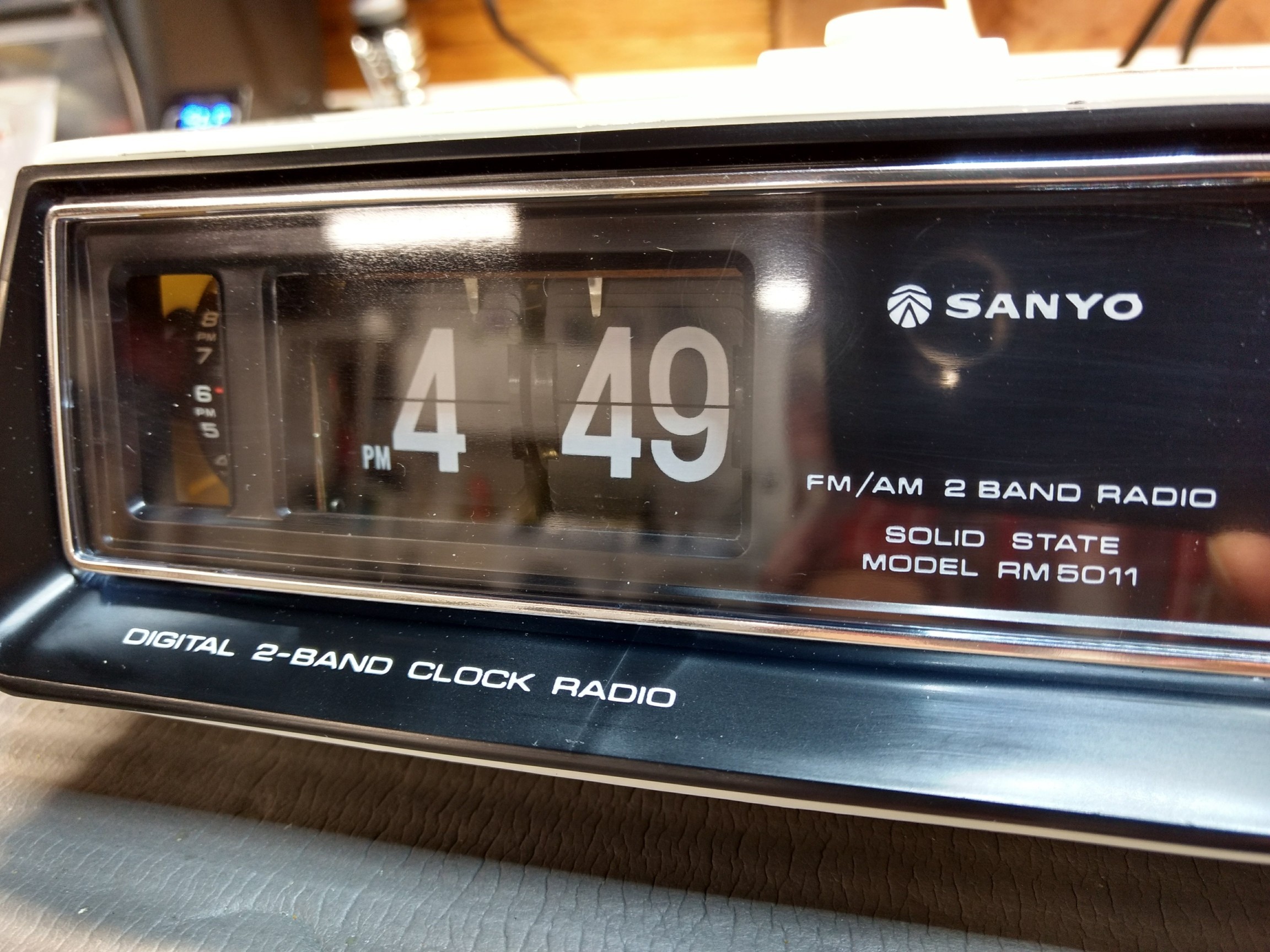 VINTAGE SANYO FM/AM Flip Number hotsell Clock Radio RM-5011 Lights ok,Clock Radio NoGood